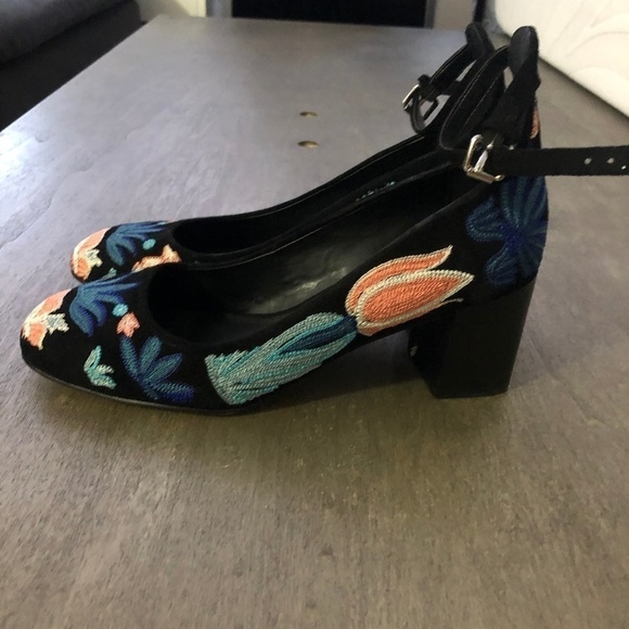 REBECCA MINKOFF EMBROIDERED ANKLE STRAP HEEL 7.5 - Picture 5 of 7